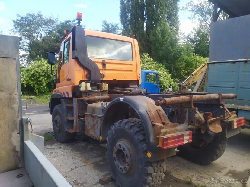 Mercedes Unimog U400 r.v. 2002 CZ Doklady