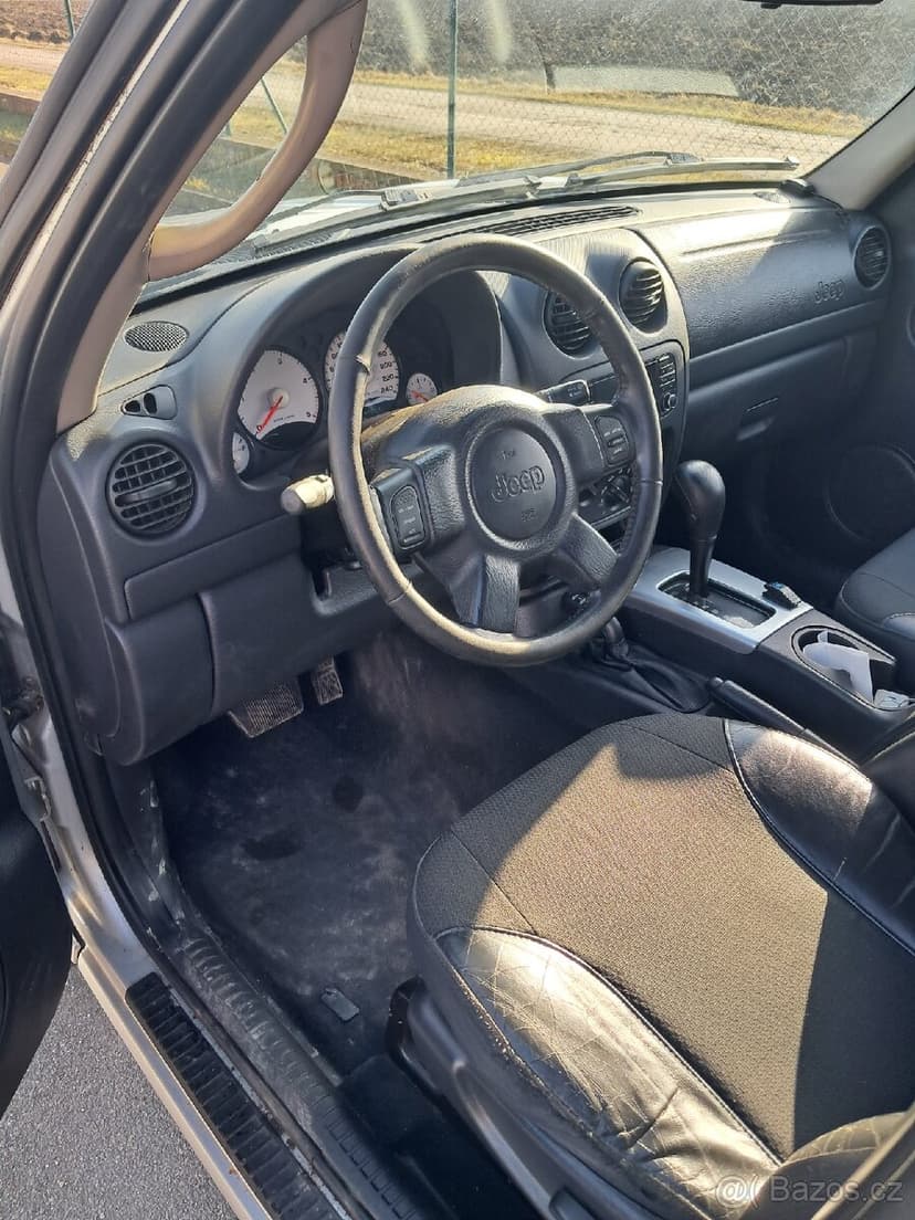 Jeep cherokee kj liberty