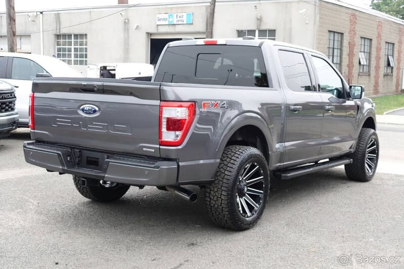 Ford F-150 Lariat (2021)