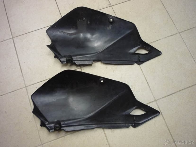 Suzuki DRZ 400 r.v.2006 podsedadlový plast