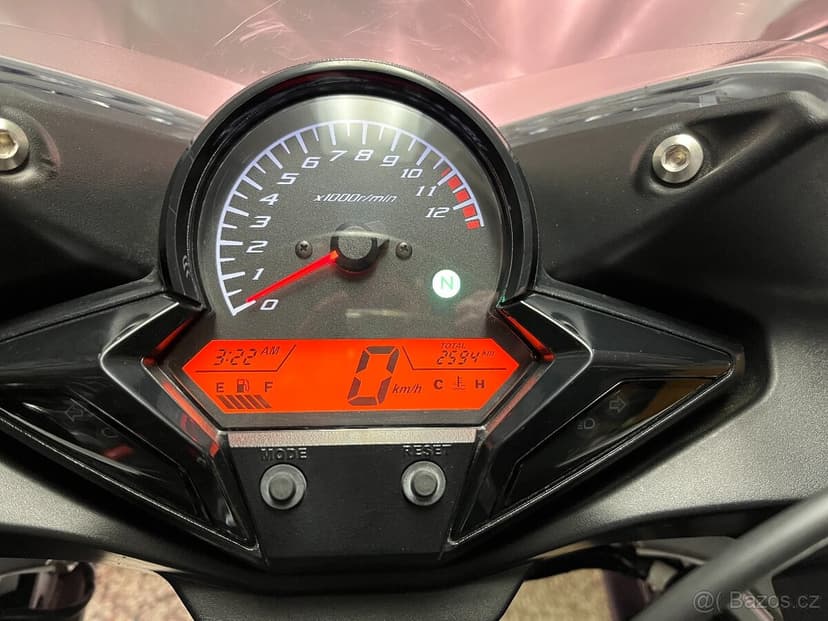 Honda CBR 125R najeto 2594km