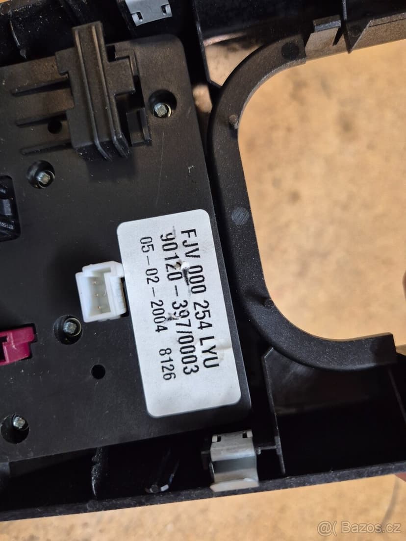 Range Rover L322 2002-2005 ovládací panel redukce