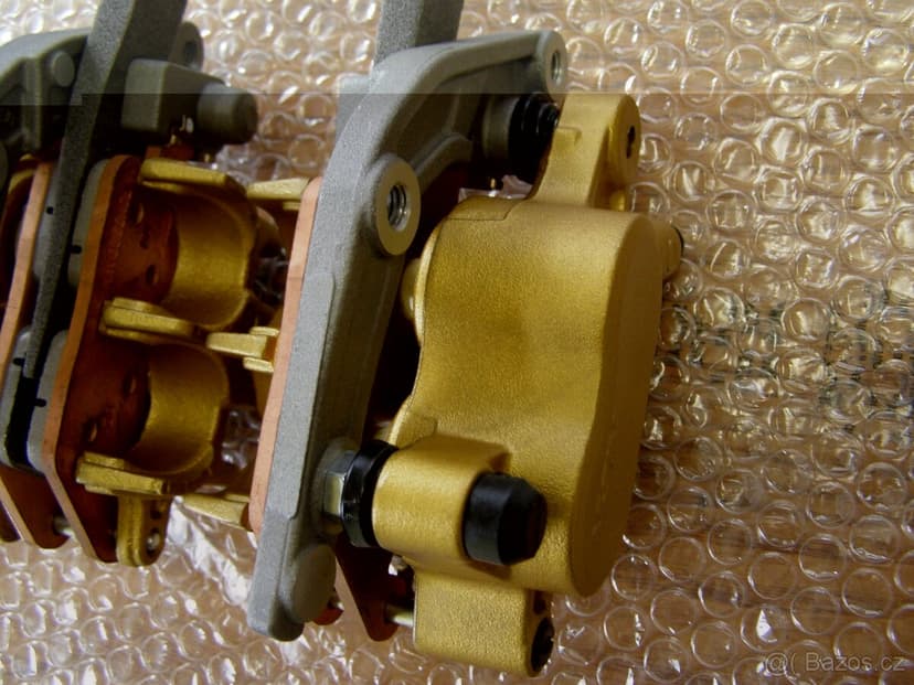 Predné brzdové strmene Honda CB600F Hornet.