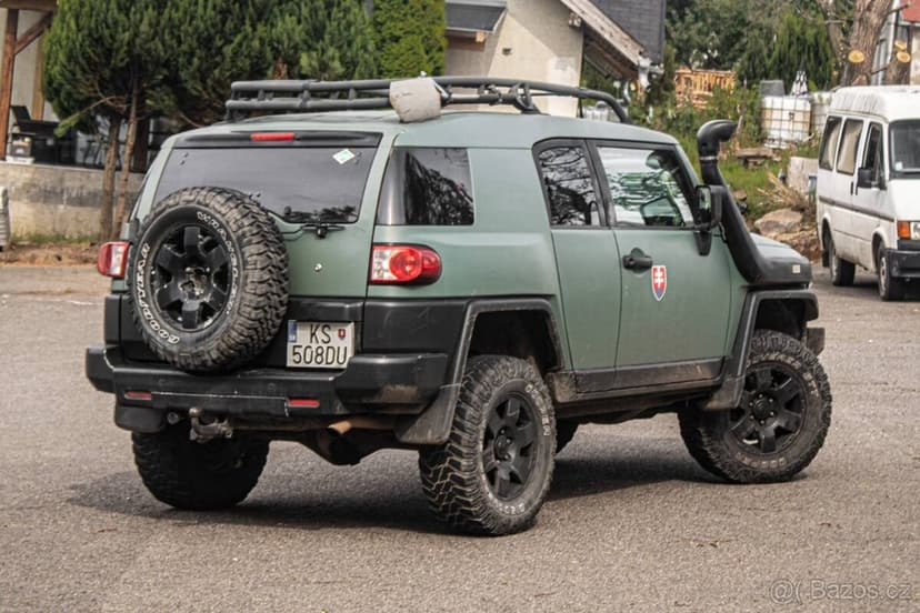 Toyota FJ Cruiser Land