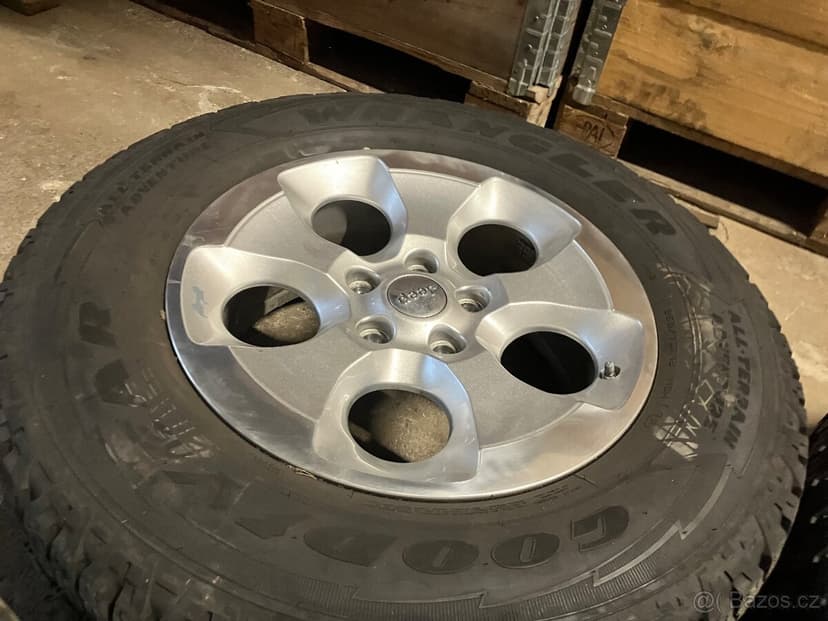 Kola jeep wrangler sada r18