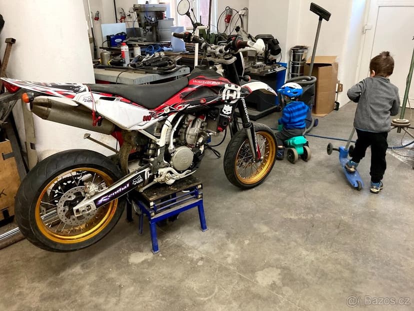 Husqvarna TE 510,najeto 2500 km, rv 2011 stříkačka