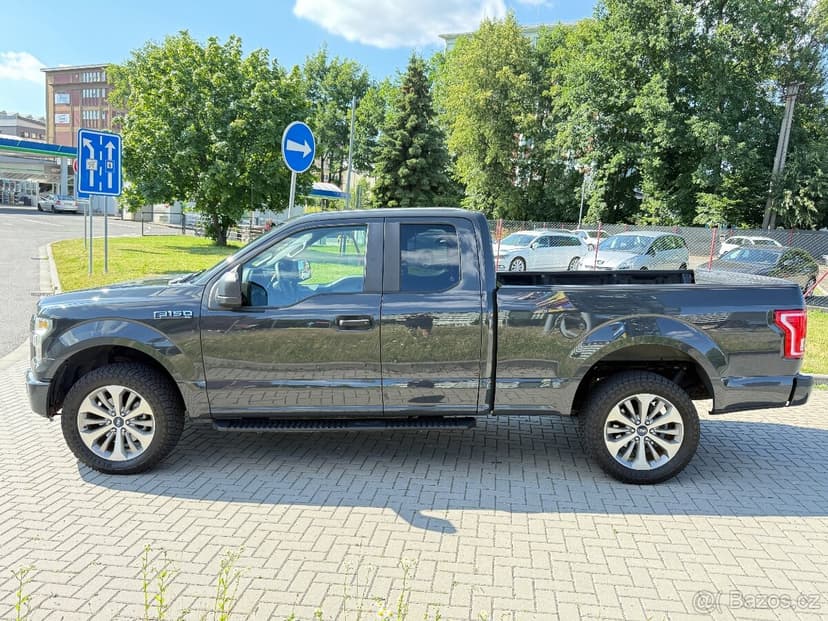 Ford F-150 5.0 V8–2017–4x4–TAŽNÉ 3.5t—KRÁSNÁ BARVA
