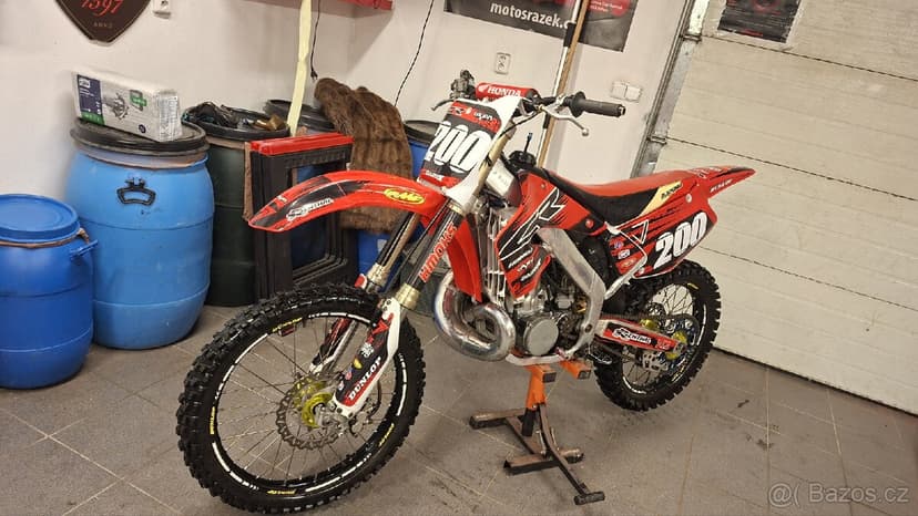 Honda cr 250 2t krasný stav nd díly