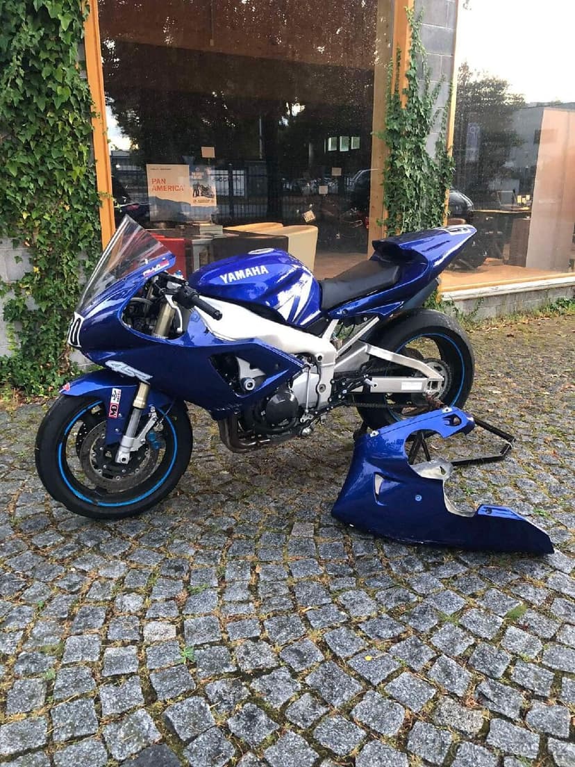 Yamaha R1 RN04 2001 // tech. velice zachovalá v pův. stavu