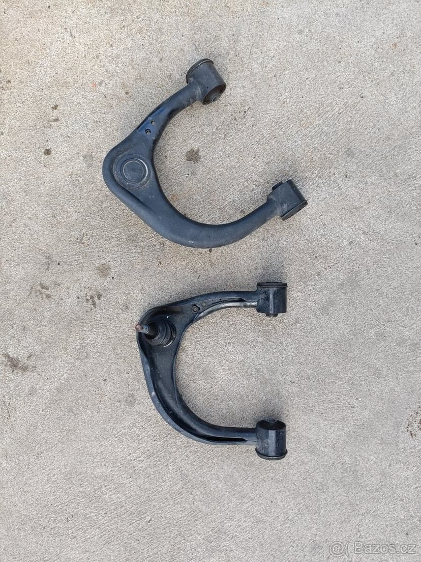 Díly na Toyotu Hilux 2023 (tlumiče, kryty)