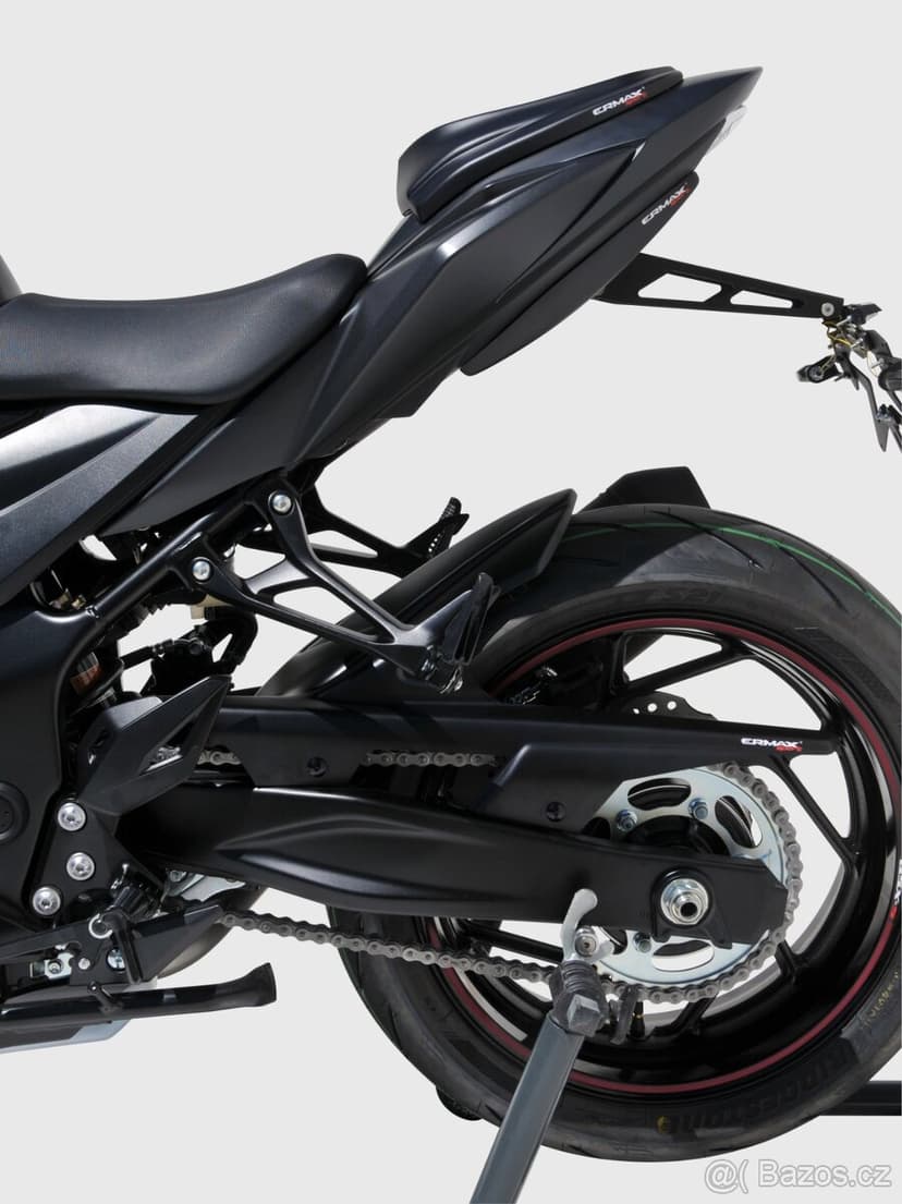 Červený zadní blatník s krytem řetězu, Suzuki GSX-S750 17-18