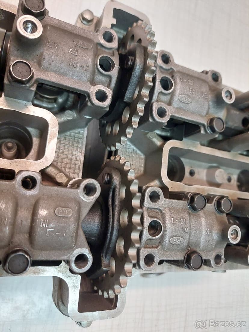 Hlava motoru Yamaha FZR 1000 Fazer