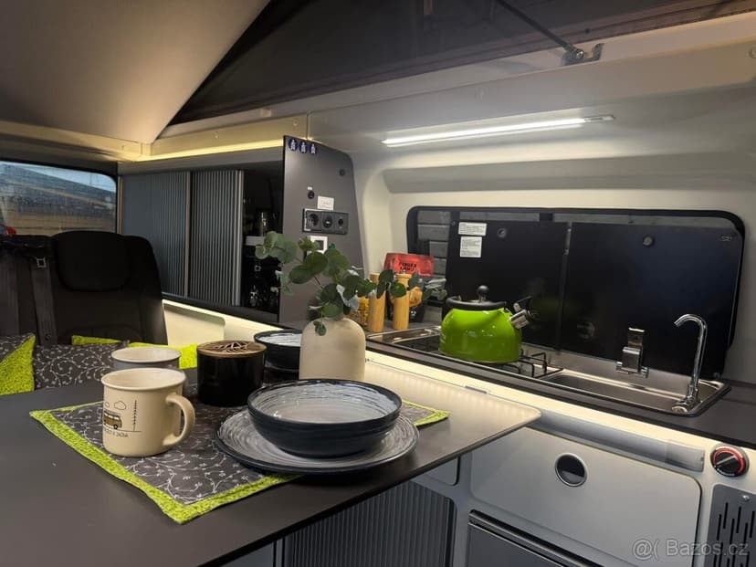 Obytná dodávka Ford Custom, výborný stav, najeto 14700km