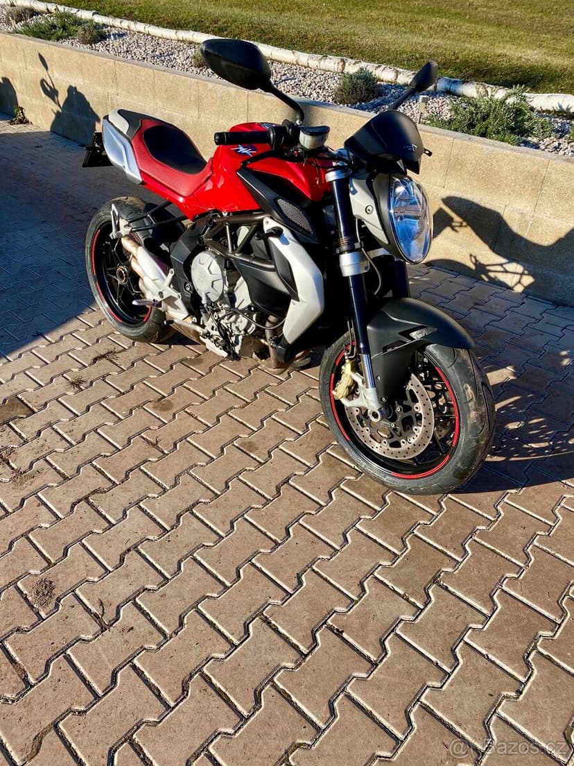 MV AGUSTA BRUTALE 675