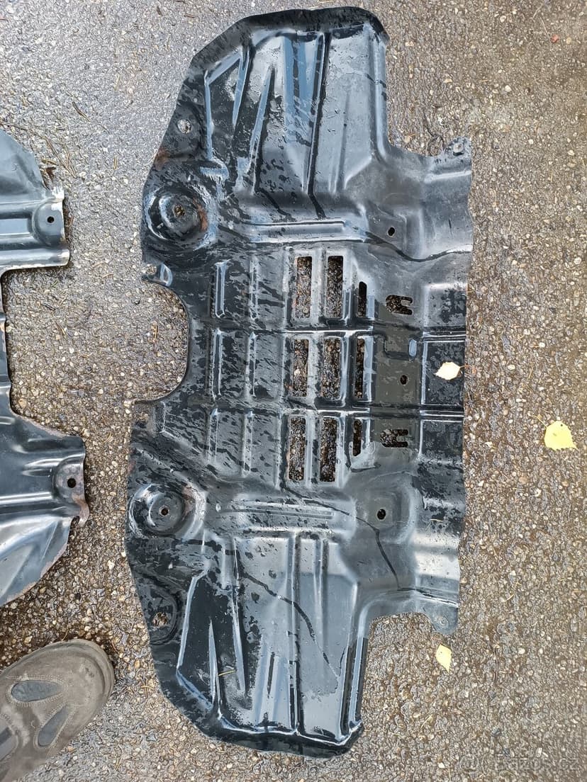 Kryty pod motor Toyota hilux