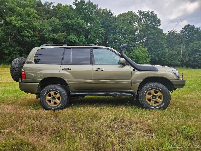 TOYOTA Land Cruiser 100