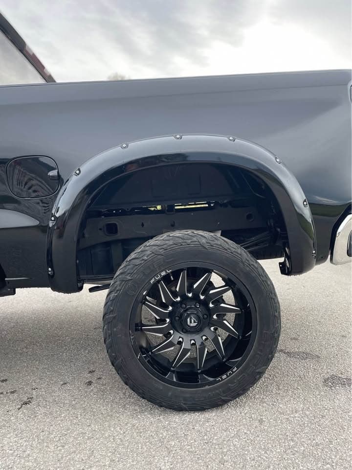 Chevrolet Silverado 1500 5.3 V8 4x4 (6" LIFT KIT)