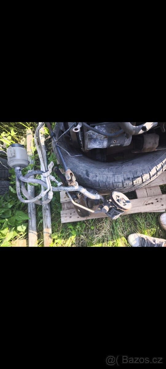 Motor nissan D22 76kw, převodovka, rozvodovka, řízení atd