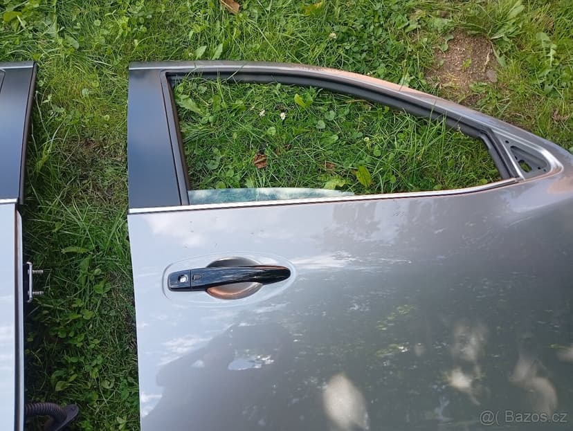 NISSAN NAVARA D23 DVEŘE PRAVÉ Z RV 2021 PĚKNÉ P.P. A P.Z.