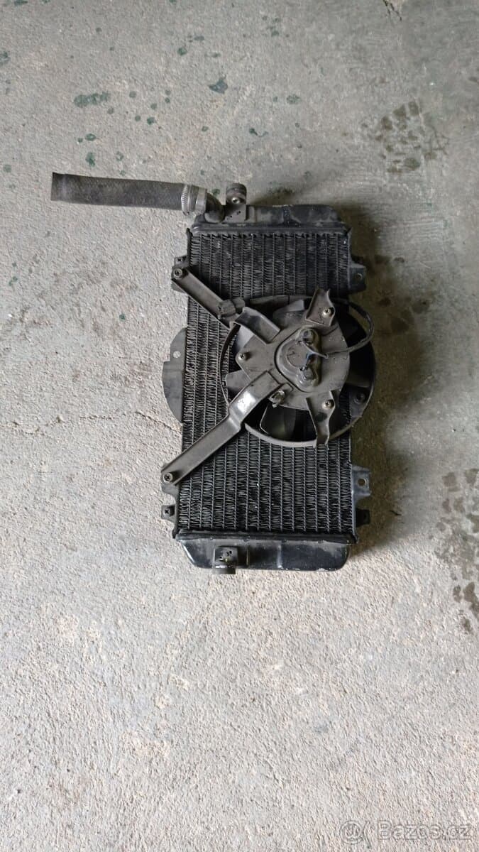 FZR 600 maska + plasty a mnoho dalšího