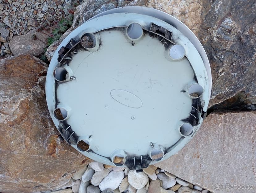 2 poklice,celoplošné kryty kol Ford Sierra, Escort