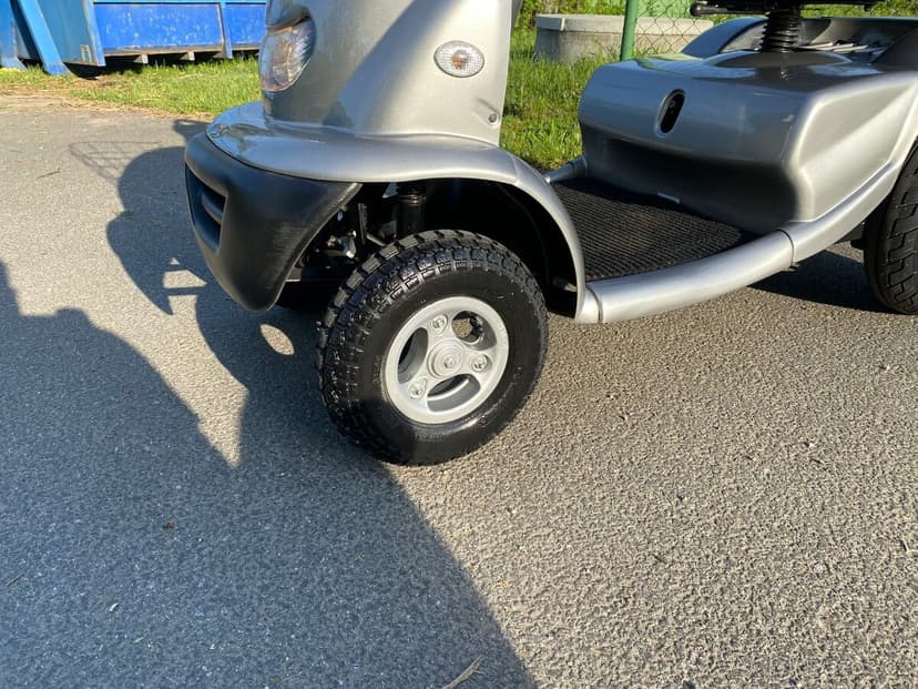 Čtyřkolový elektrický skútr pro seniory Afikim