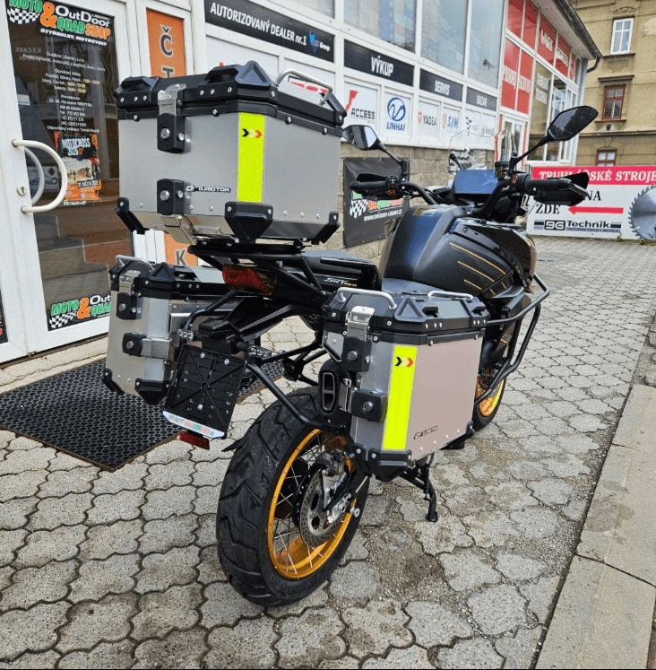 QJ Motor SRT 900 SX, kufry ZDARMA, SKLADEM