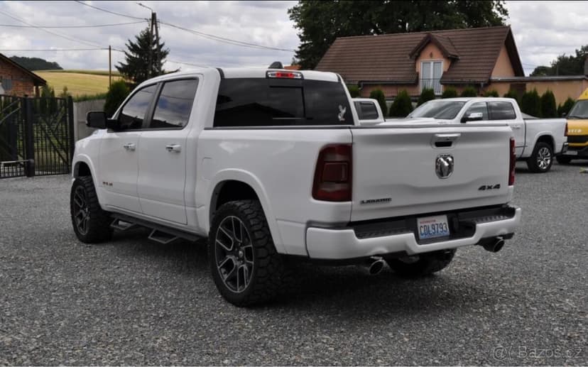 Dodge RAM 1500 LARAMIE 5.7 HEMI 2021 VIN: 1C6SRFJT1MN632614
