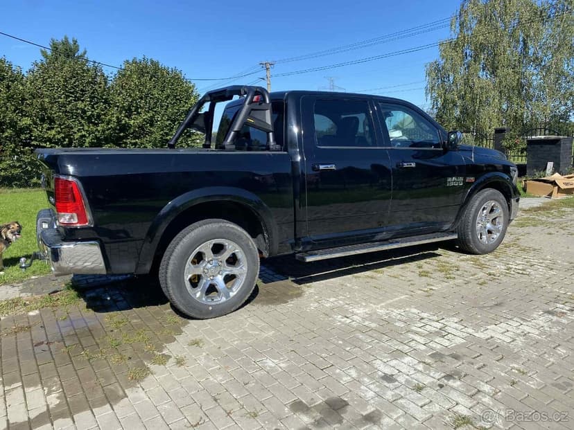 Dodge RAM 1500 Laramie 5.7 HEMI 2014--4x4--tažné 3.5t