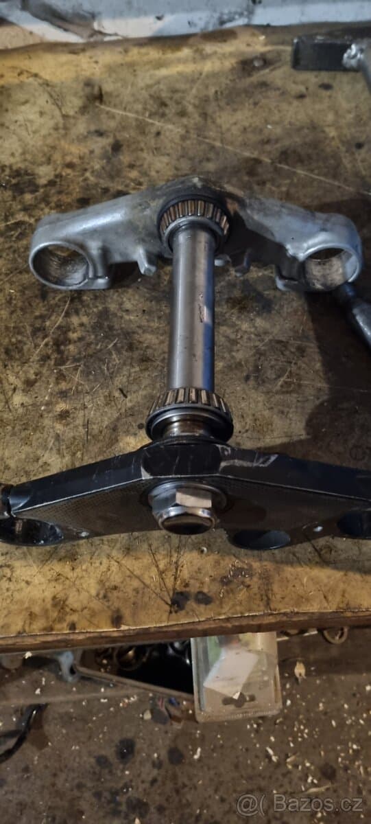 Yamaha r6 r.v 2000 náhradní díly.