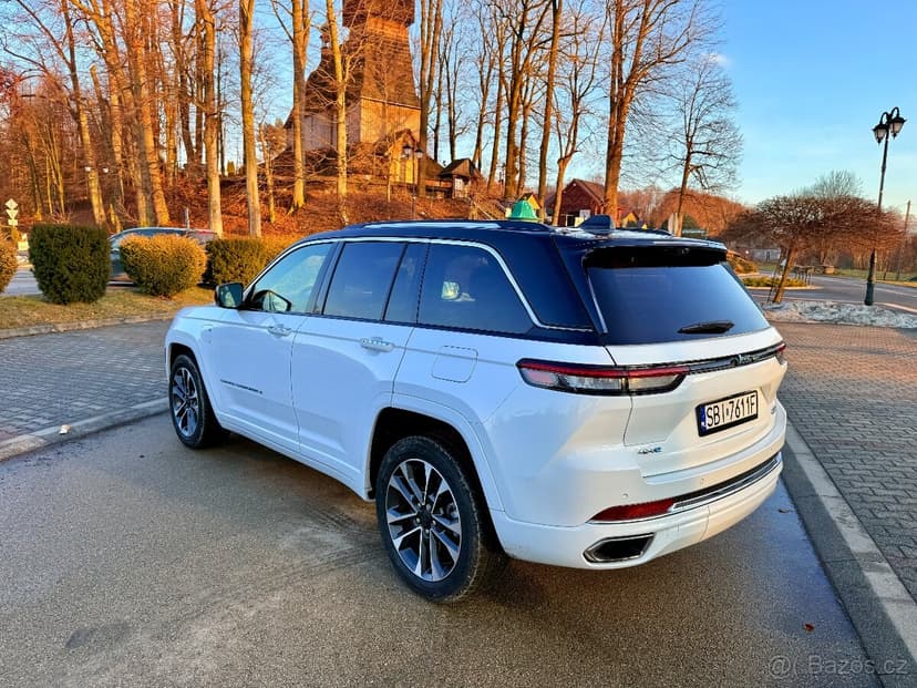 Jeep Grand Cherokee WL 4xe plug ing overland