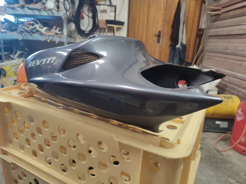 Aprilia RSV 1000 tuono podsedlová kapota