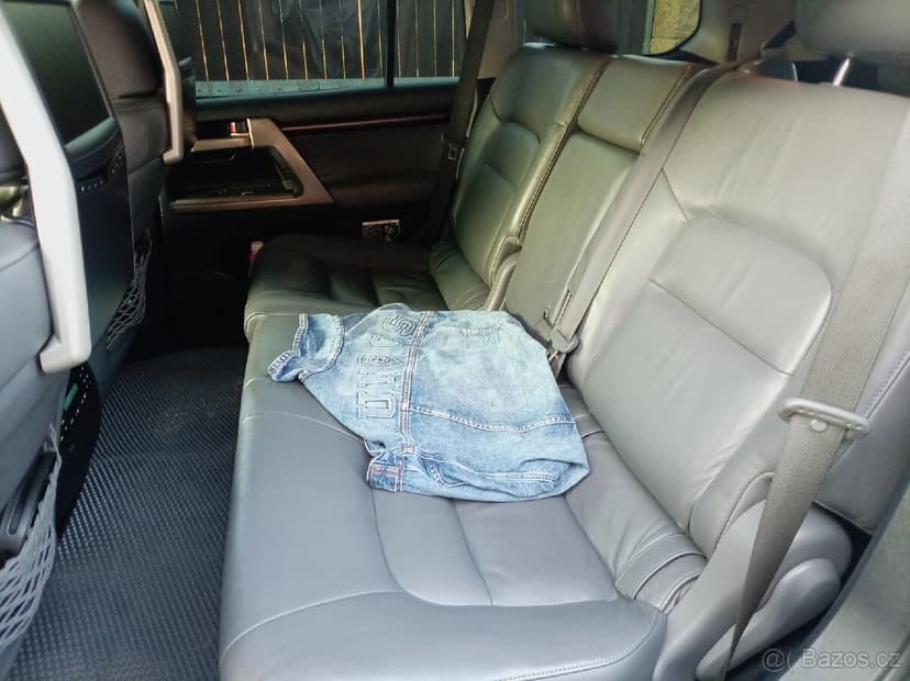 TOYOTA LAND CRUISER 200 4.5 DIESEL V8