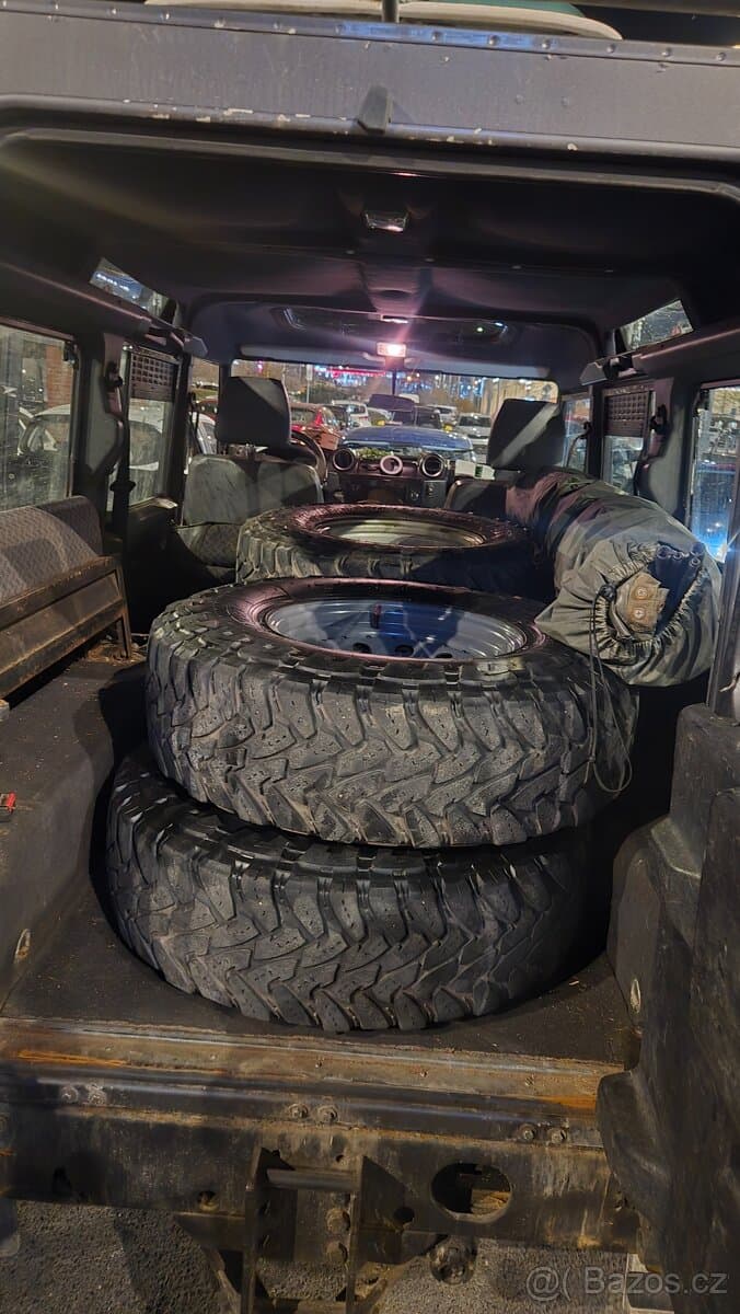 Kola land rover defender 255 85 16