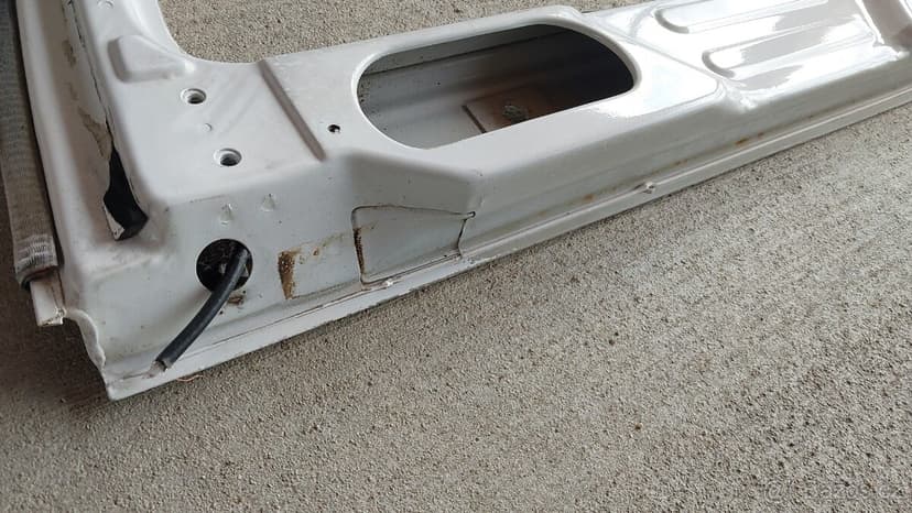 Suzuki Samurai SJ413 – Rám čelního skla bílý