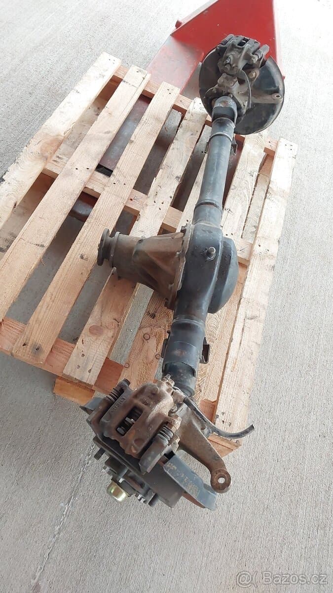 Suzuki Samurai SJ413 – Náprava přední široká