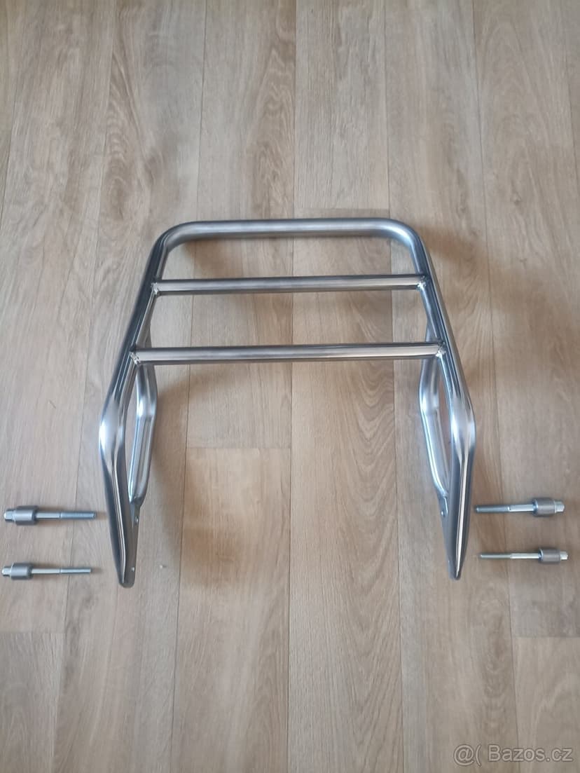 Zadní nerezový trubkový nosič na Suzuki GSX 1400