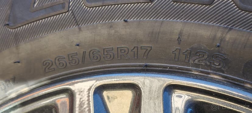 Toyota Hilux sada pneumatik - pneu