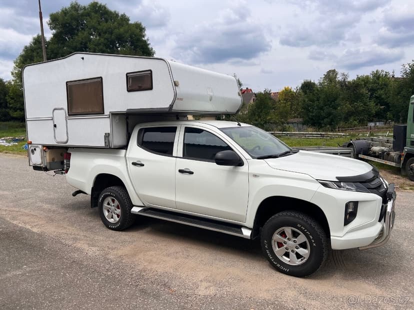Obytná nástavba na pick-up