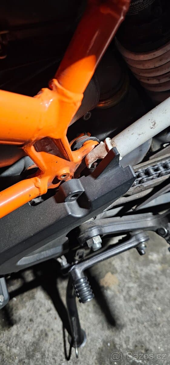 Prodám KTM 390 Duke 2017 – STK do 2028, Akrapovič, k opravě