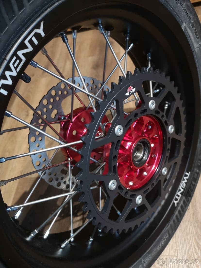 Honda CRF 450R, nové zadní kolo Supermoto