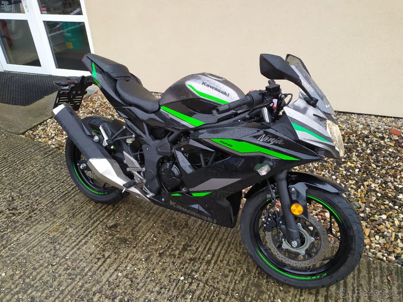 Kawasaki Ninja 125-2025 najeto 2960 Km