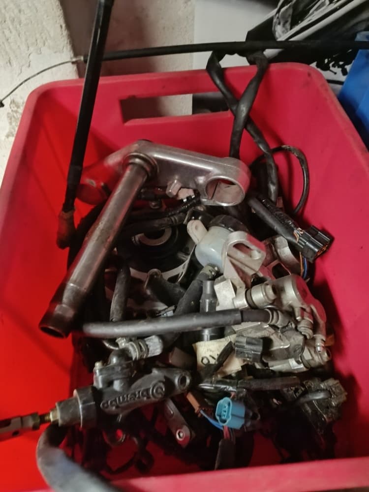 Náhradní díly Yamaha R6, R1