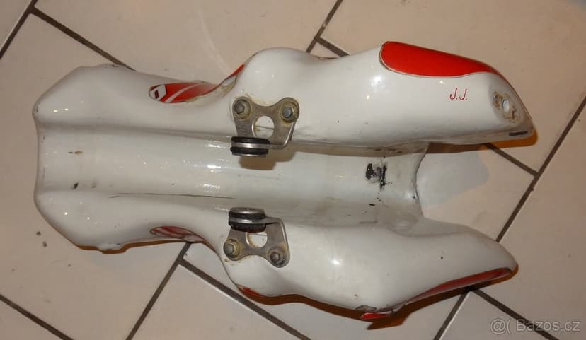 Motokros nádrž se spoilery