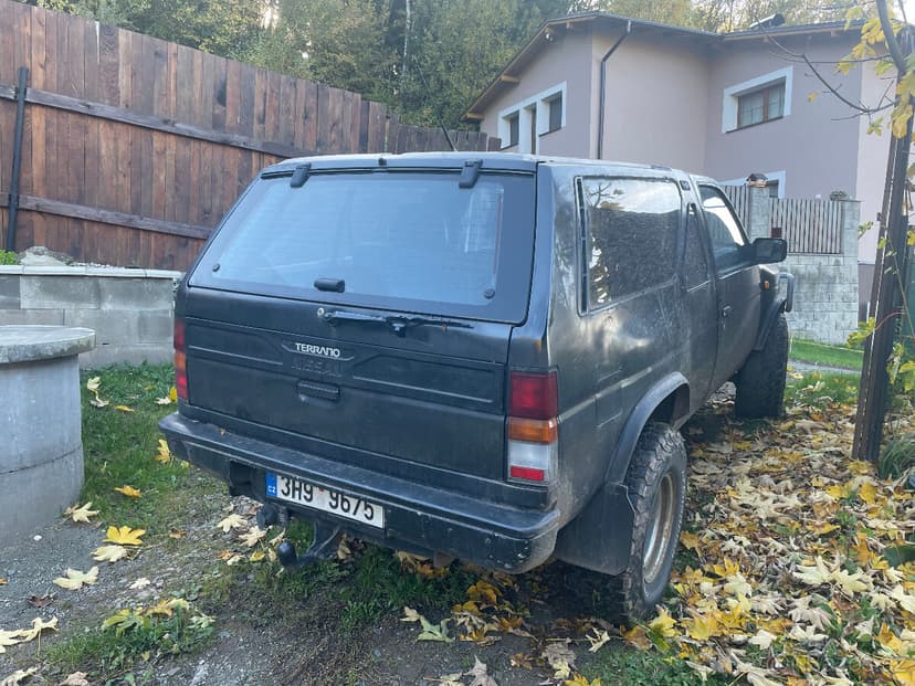 Nissan Terrano 1 Diesel 2,7 r.v.1991 4x4 pevný rám