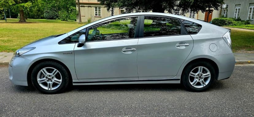 Toyota Prius 1.8 hybrid pohon přestavba invalida naviják ZTP