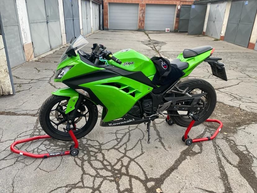 Kawasaki Ninja 300