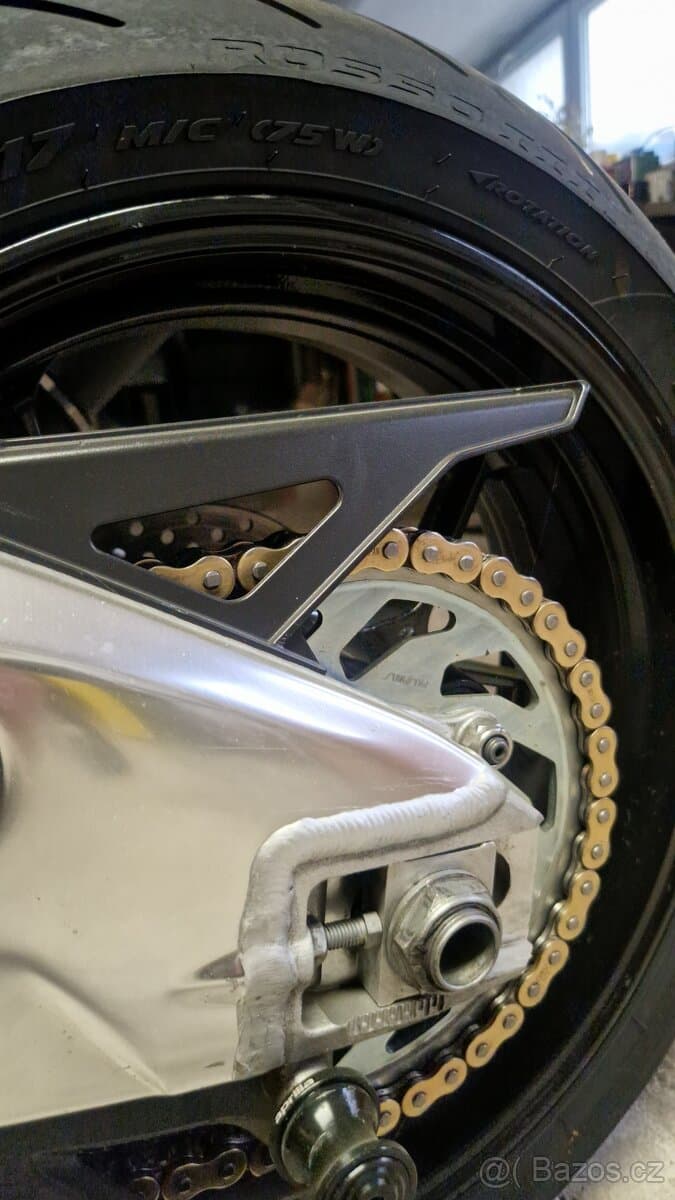 Aprilia Tuono V4R, 123kW bez APRC, r.v. 2013