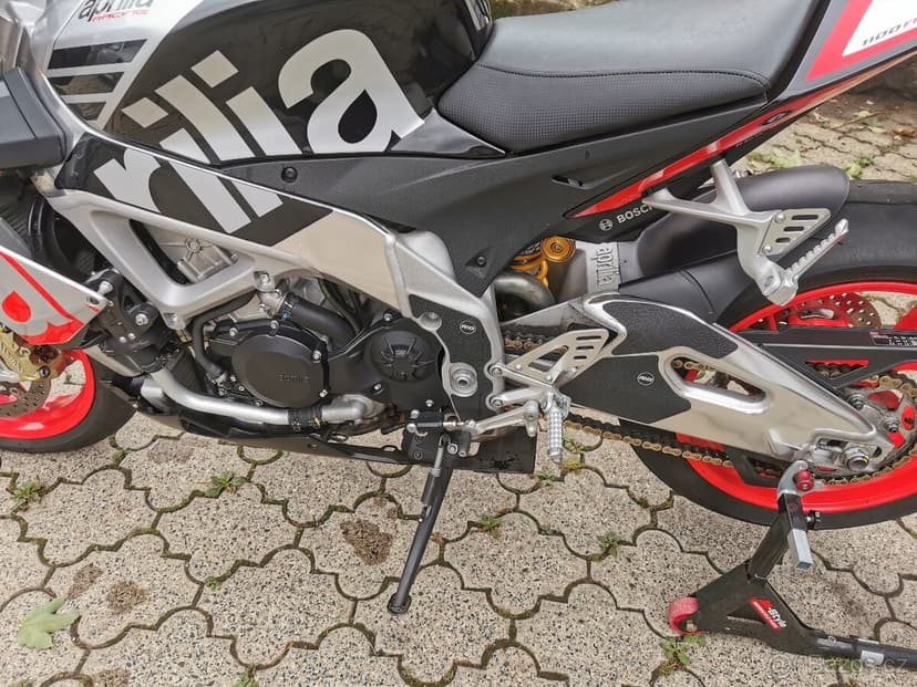 Aprilia tuono factory 1100