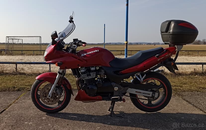 Kawasaki ZR-7S skvělý stav, po velkém servisu